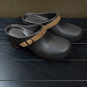 Crocs Sarah Espresso Clogs Women's SIZE 8